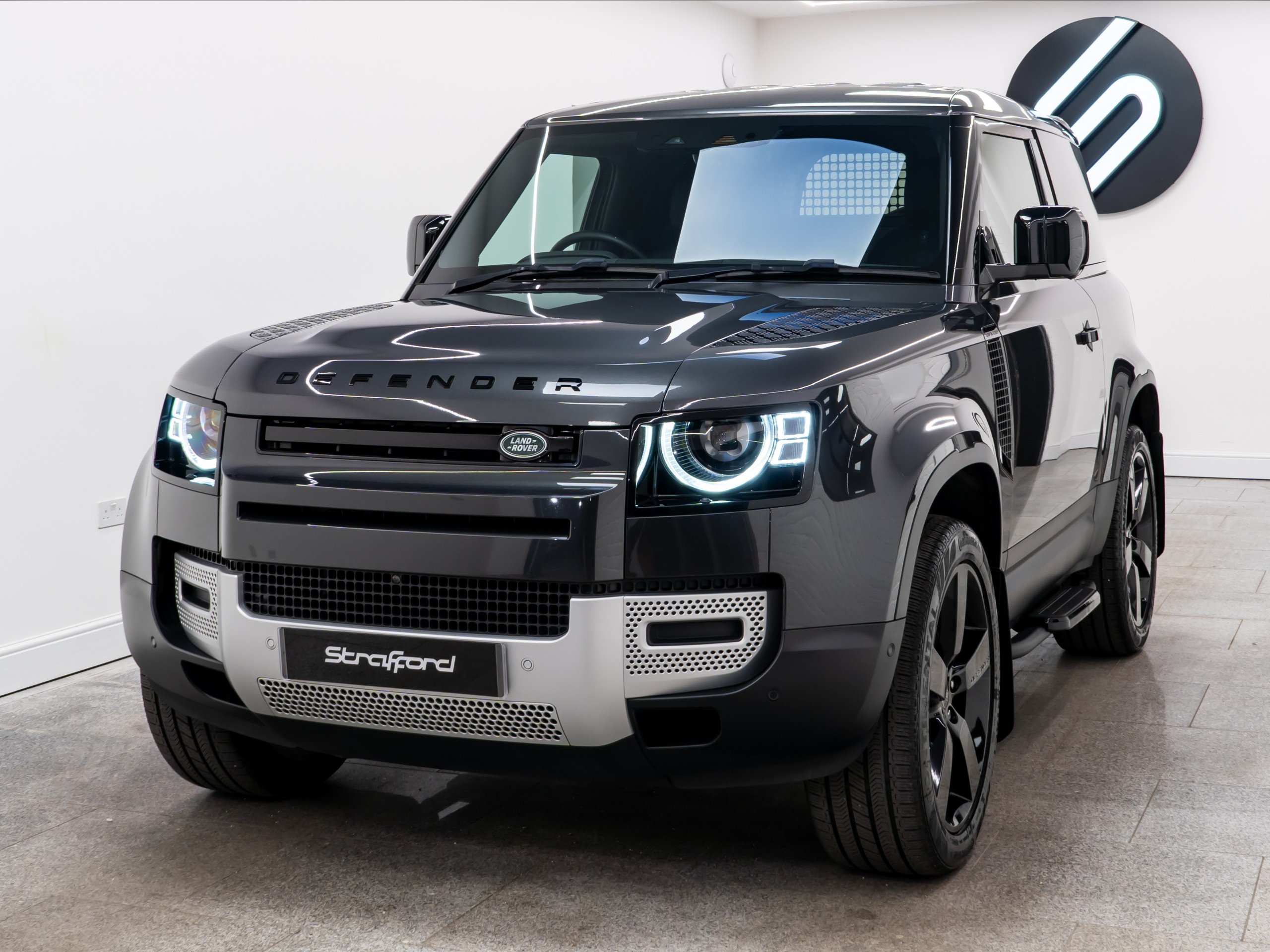 Land Rover Defender 90 listing photo